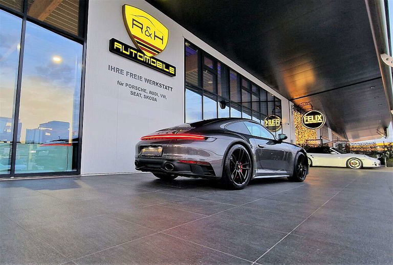 Porsche 992 Carrera GTS