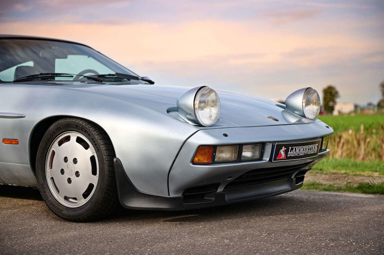Porsche 928 S4