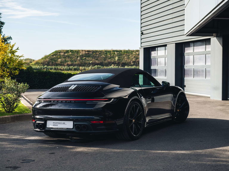 Porsche 992 Carrera 4