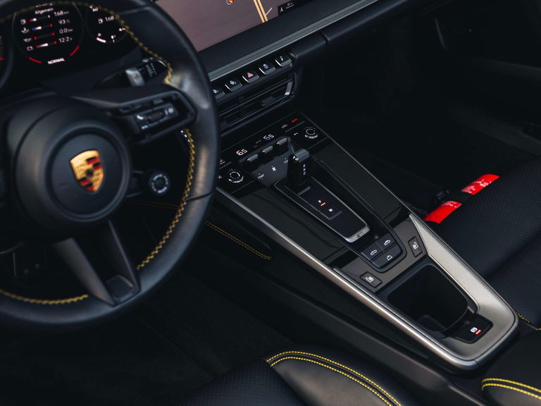 Porsche 992 Carrera 4