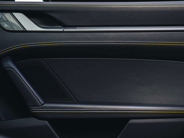 Porsche 992 Carrera 4