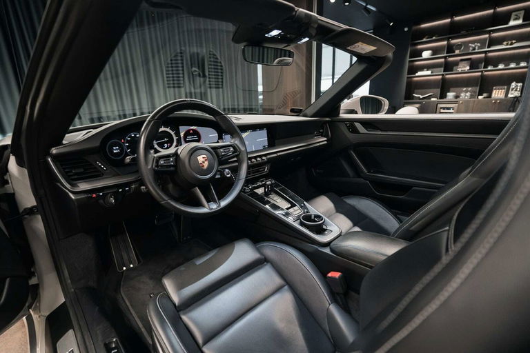 Porsche 992 Carrera 4S