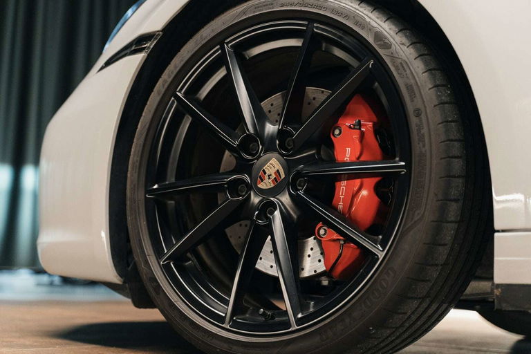 Porsche 992 Carrera 4S