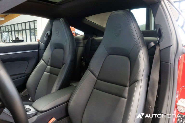 Porsche 992 Carrera 4S