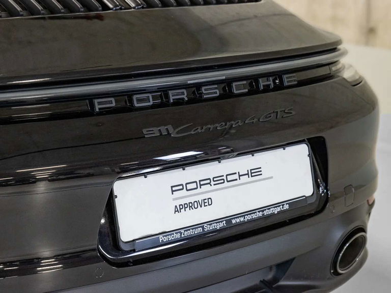 Porsche 992 Carrera 4 GTS