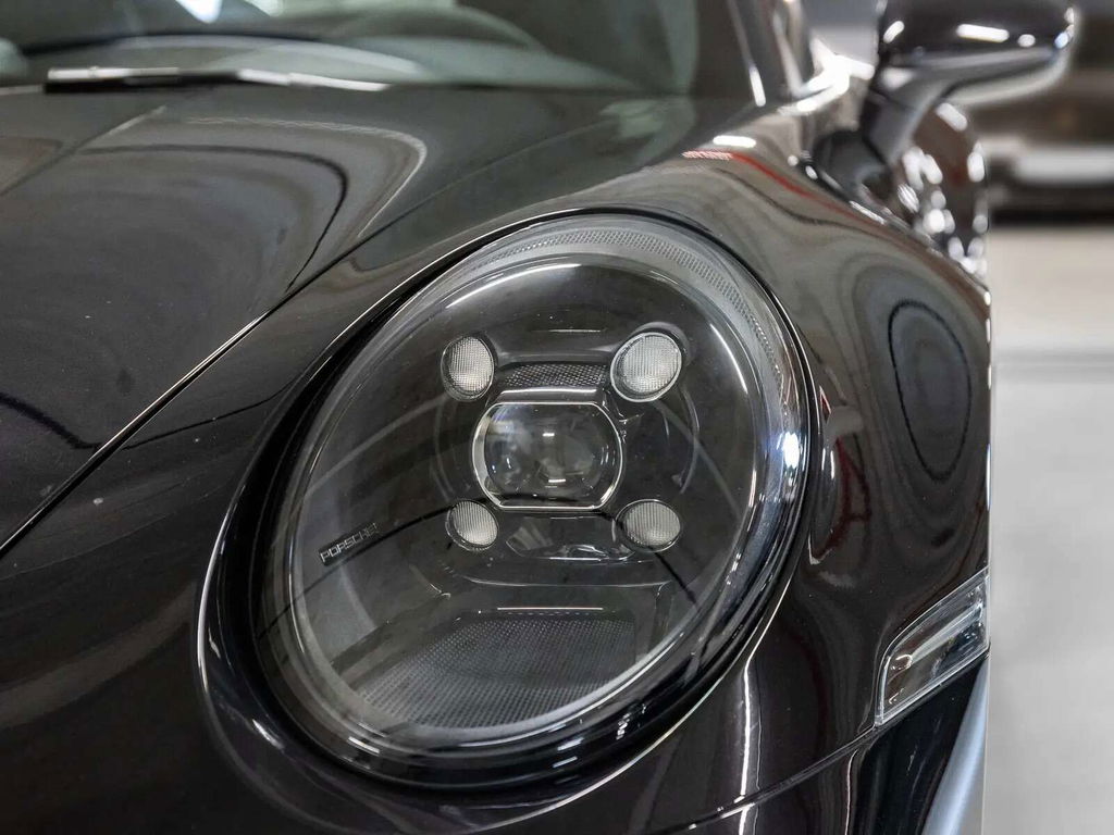 Porsche 992 Carrera 4 GTS