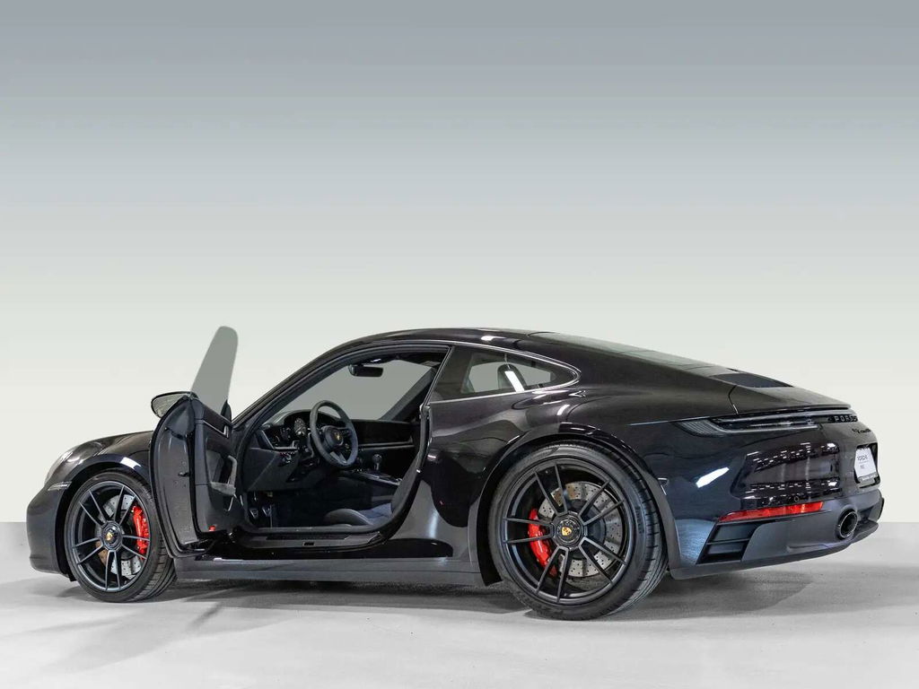 Porsche 992 Carrera 4 GTS