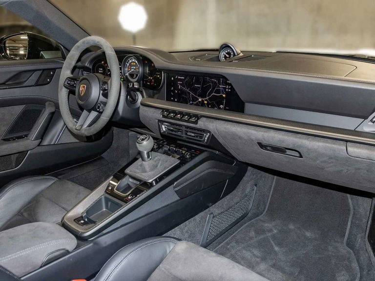 Porsche 992 Carrera 4 GTS