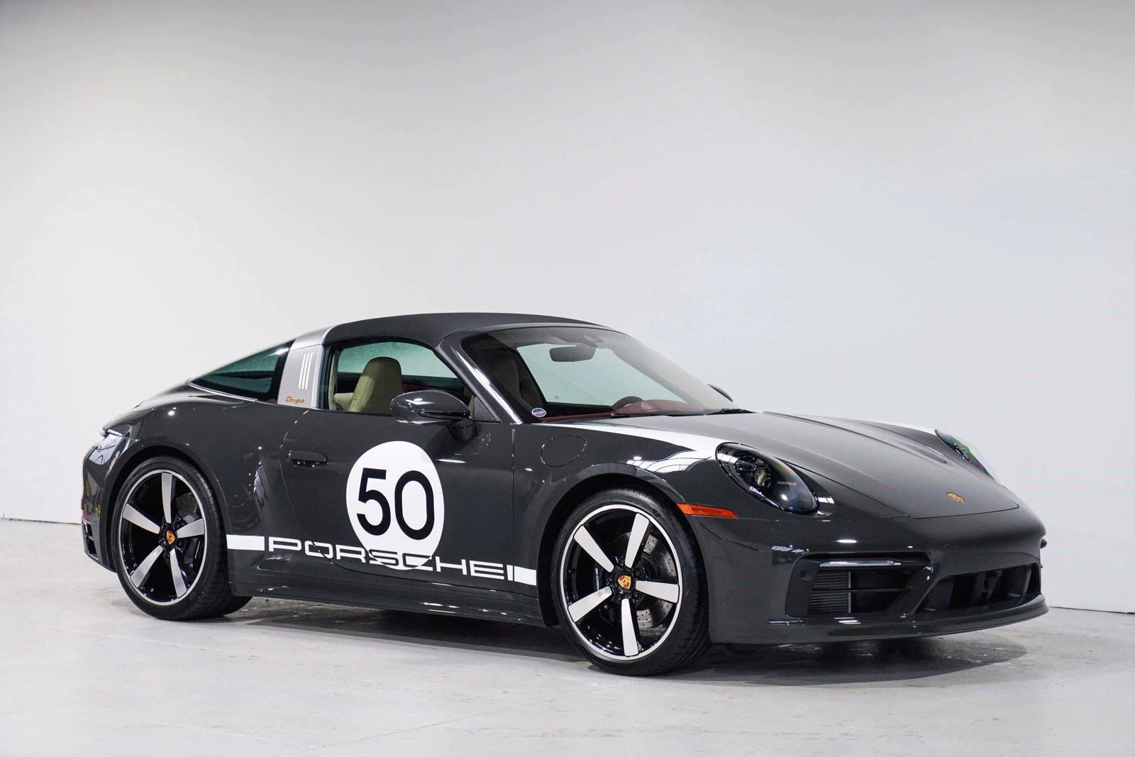 Porsche 992 Heritage Design Edition