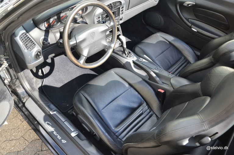 Porsche 996 Carrera 4