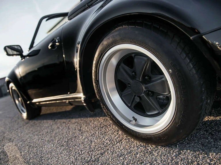 Porsche 911 Carrera 3.2 Speedster