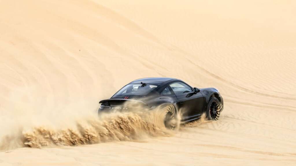 Porsche 911 Dakar in the dunes