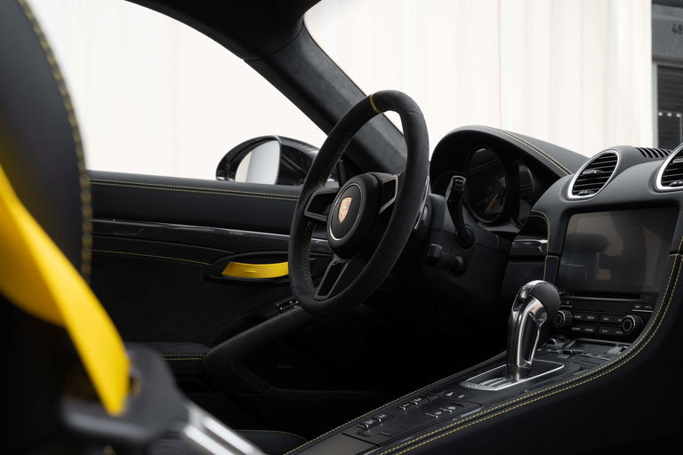 Porsche 718 Cayman GT4