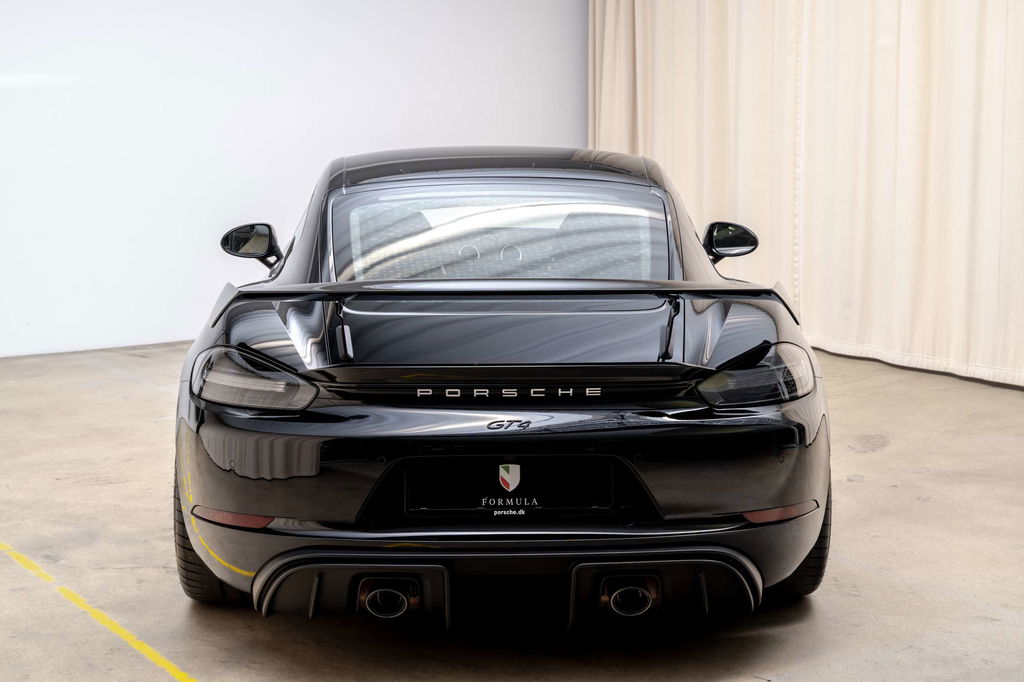 Porsche 718 Cayman GT4
