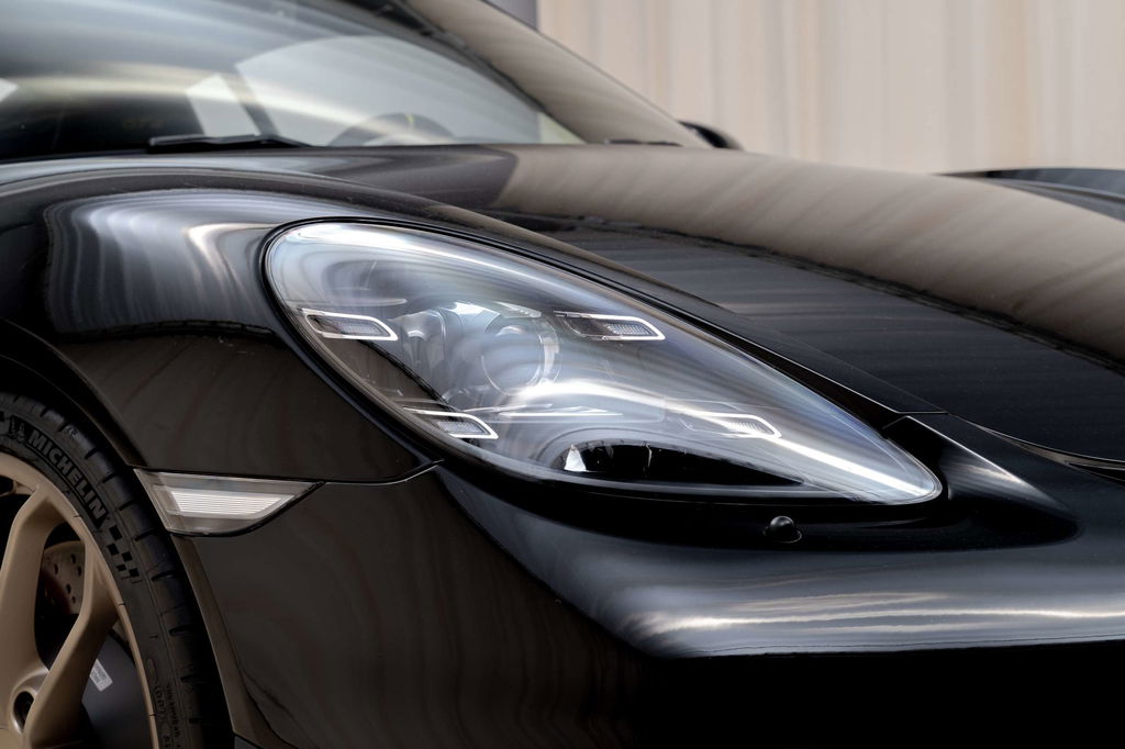 Porsche 718 Cayman GT4