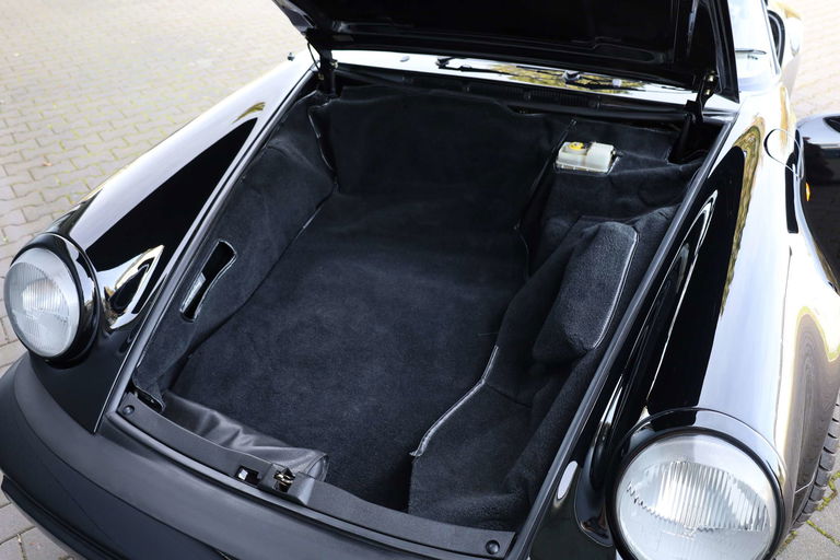 Porsche 911 Carrera 3.2 Speedster