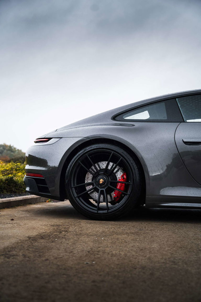 Porsche 992 Carrera 4 GTS