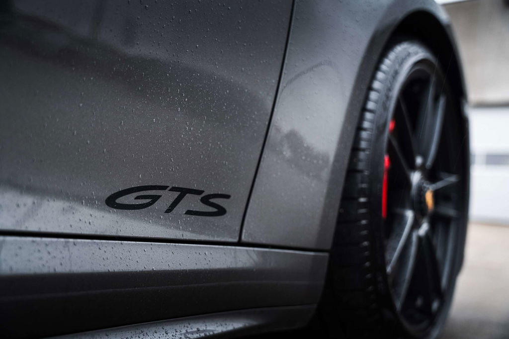 Porsche 992 Carrera 4 GTS