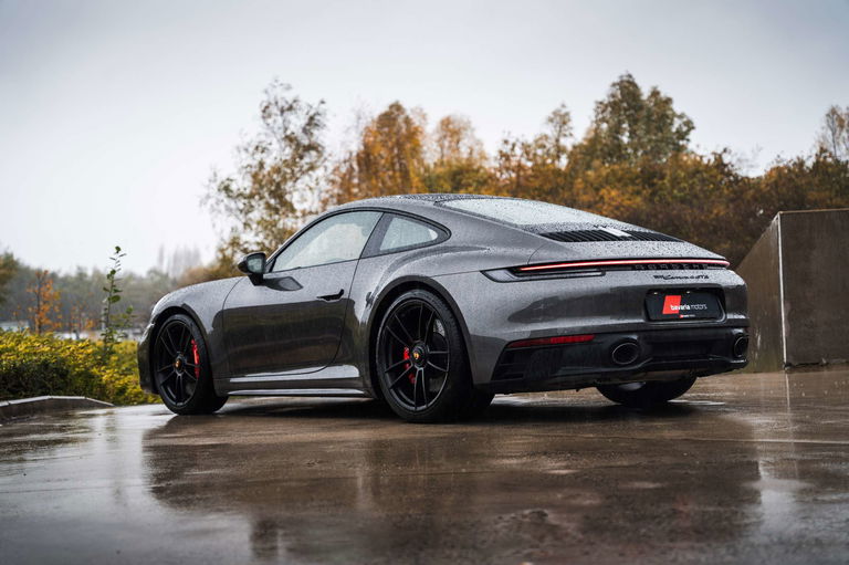 Porsche 992 Carrera 4 GTS