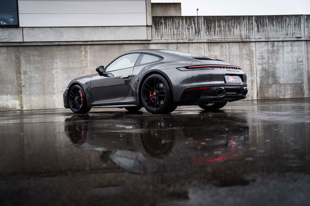 Porsche 992 Carrera 4 GTS