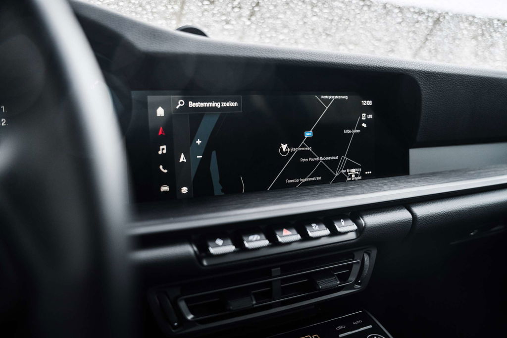 Porsche 992 Carrera 4 GTS