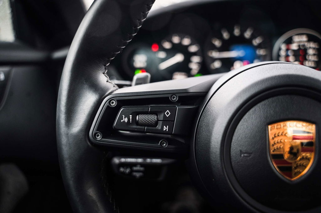 Porsche 992 Carrera 4 GTS