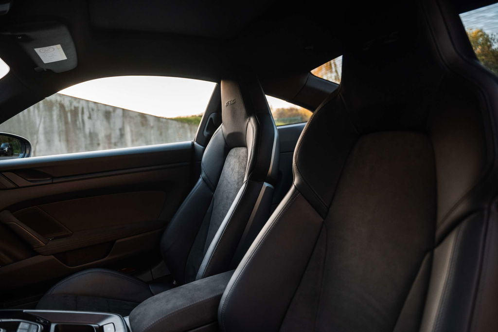 Porsche 992 Carrera 4 GTS