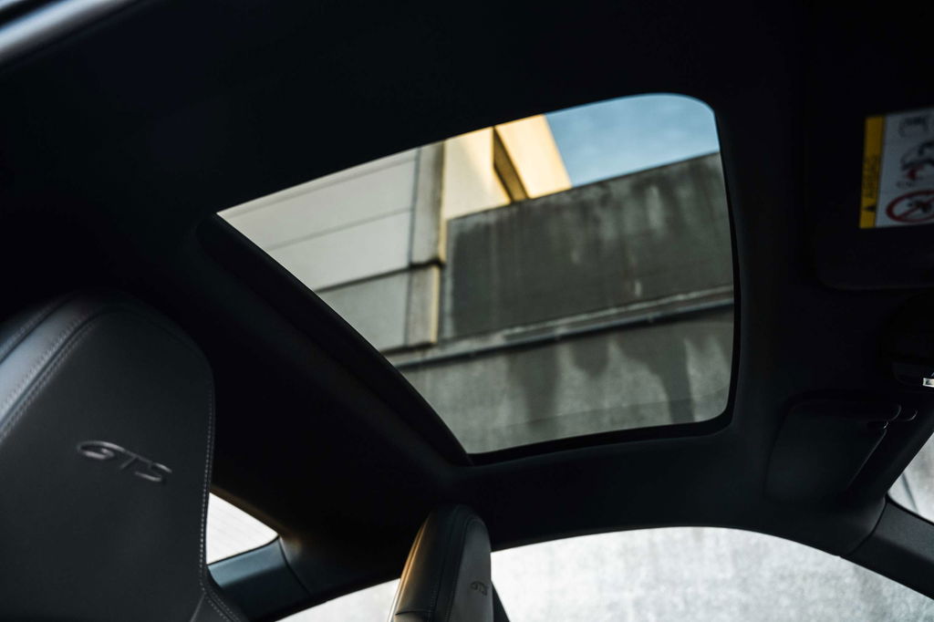 Porsche 992 Carrera 4 GTS