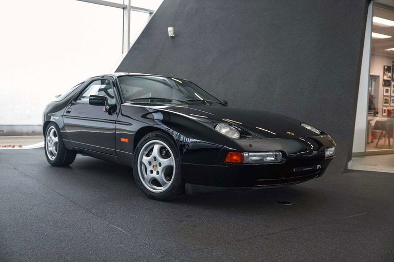 Porsche 928 S4