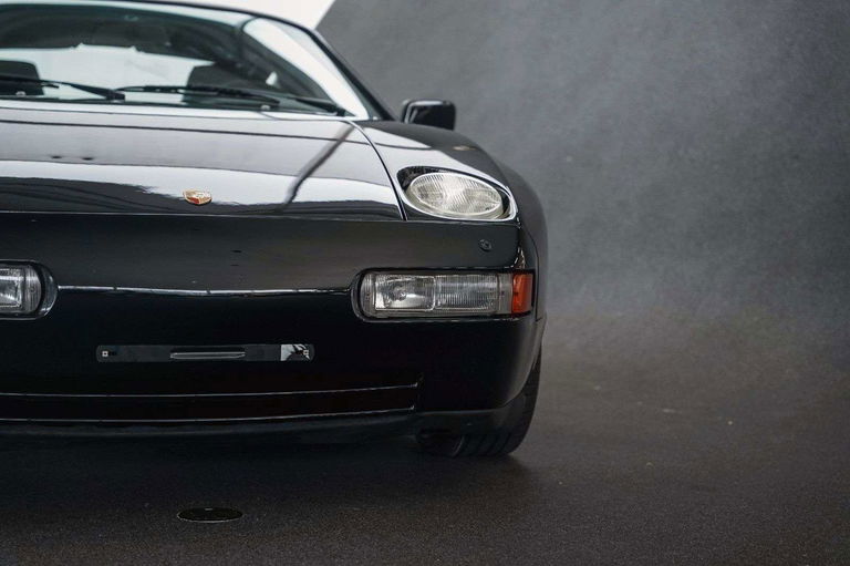 Porsche 928 S4