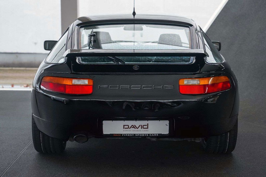 Porsche 928 S4