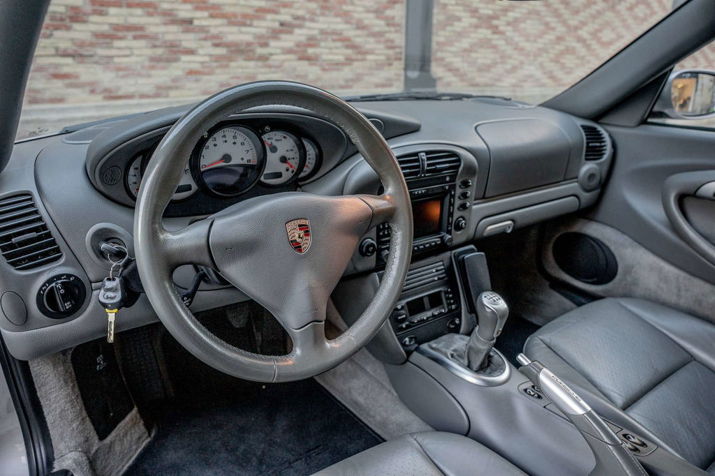 Porsche 996 Carrera 4