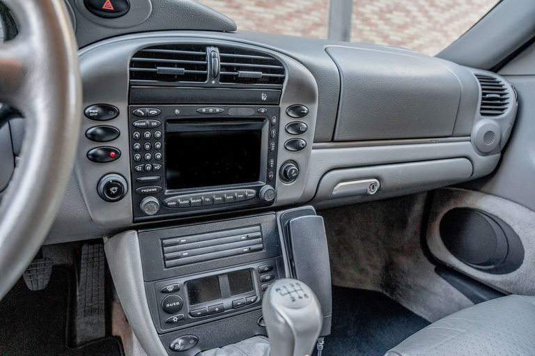 Porsche 996 Carrera 4