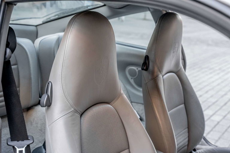 Porsche 996 Carrera 4