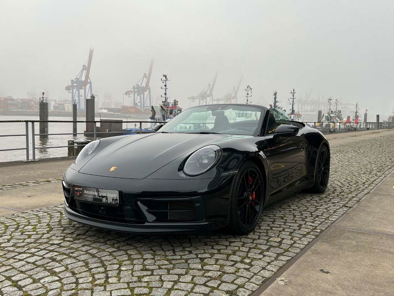 Porsche 992 Carrera 4 GTS