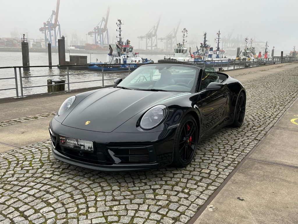 Porsche 992 Carrera 4 GTS