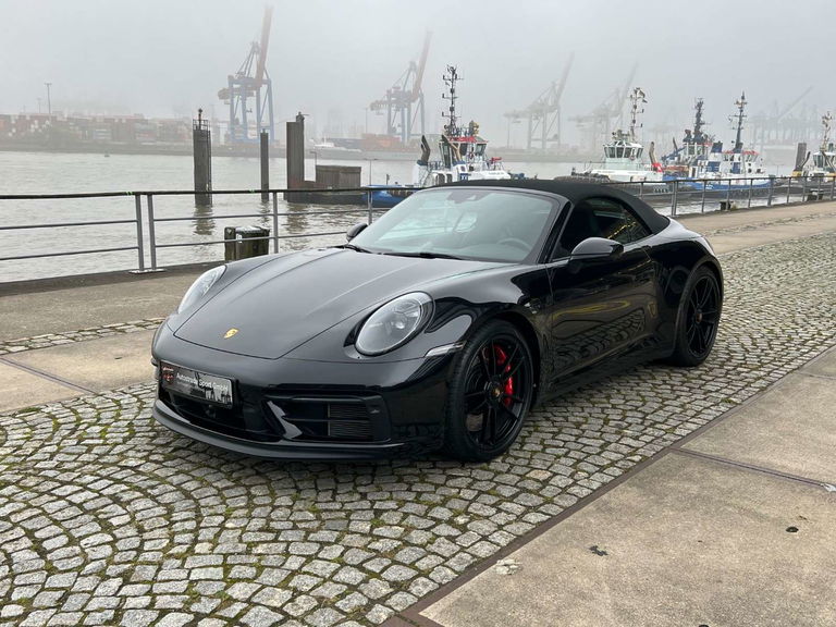 Porsche 992 Carrera 4 GTS