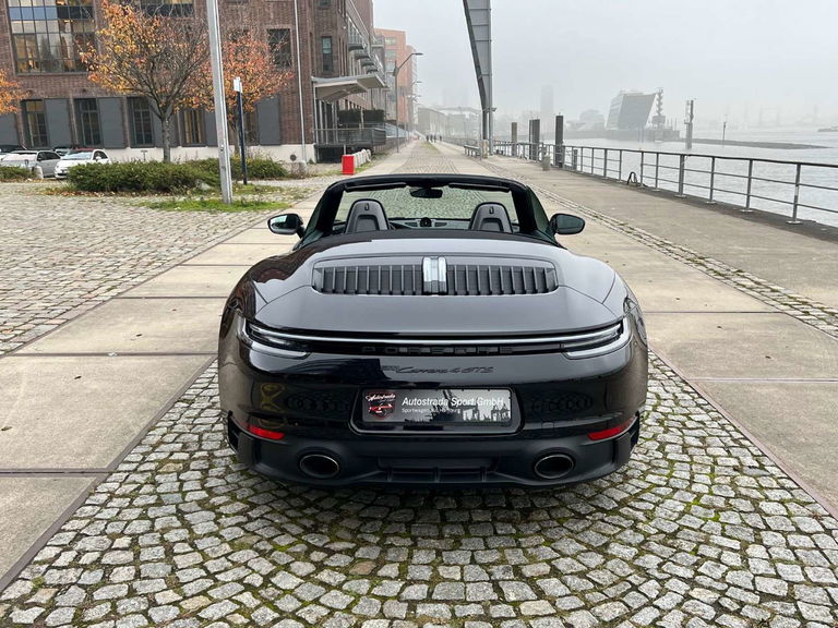 Porsche 992 Carrera 4 GTS