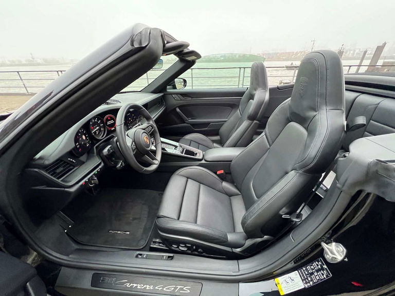 Porsche 992 Carrera 4 GTS