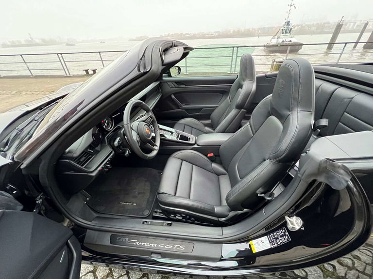 Porsche 992 Carrera 4 GTS