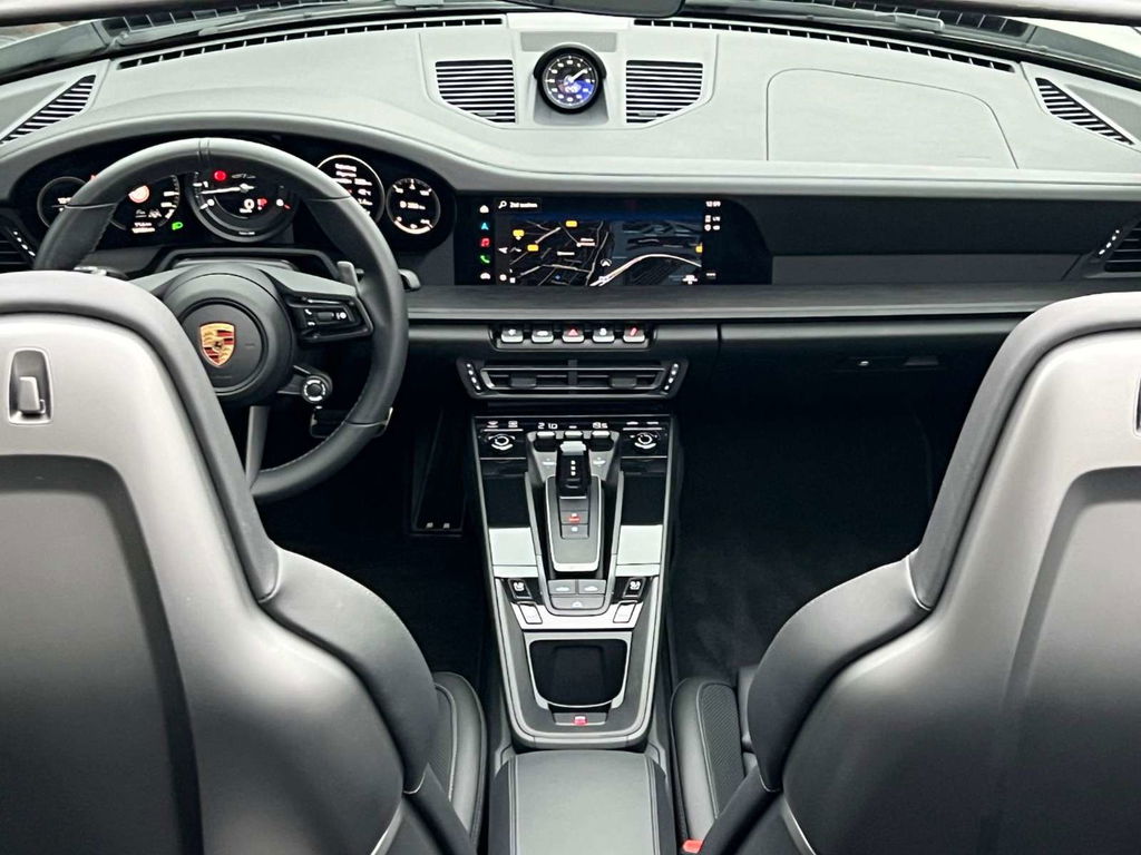 Porsche 992 Carrera 4 GTS