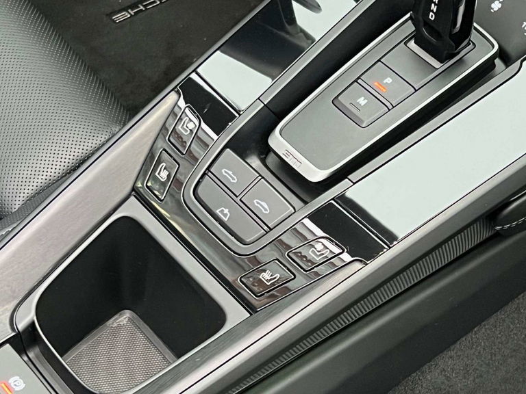 Porsche 992 Carrera 4 GTS