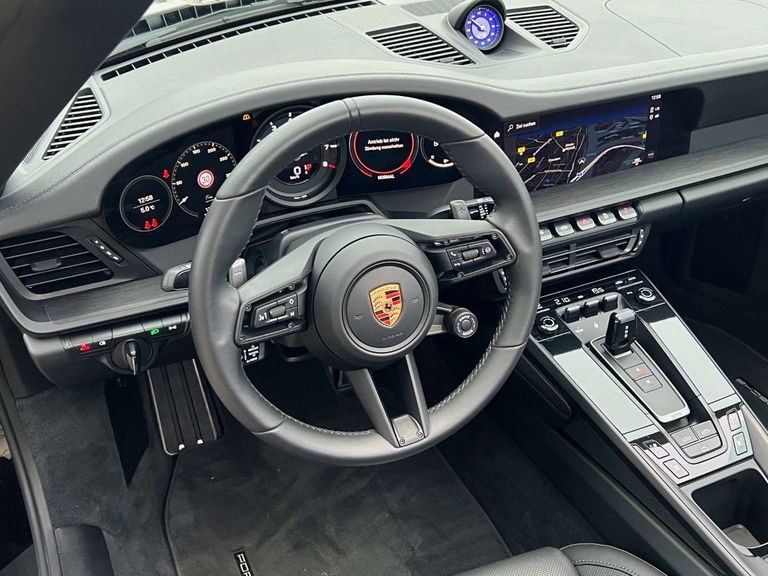 Porsche 992 Carrera 4 GTS