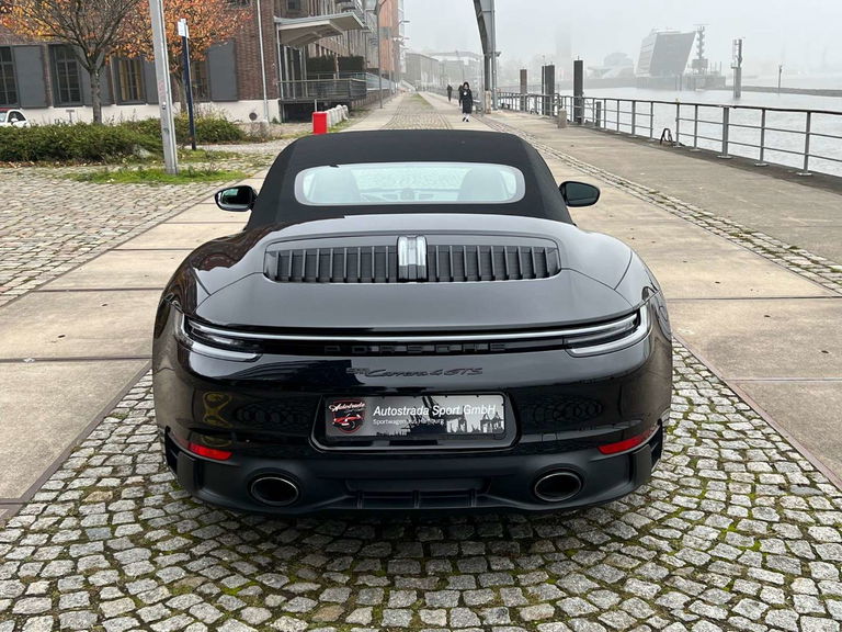 Porsche 992 Carrera 4 GTS