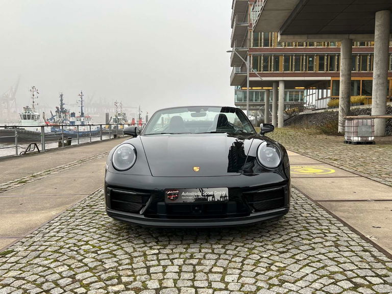 Porsche 992 Carrera 4 GTS