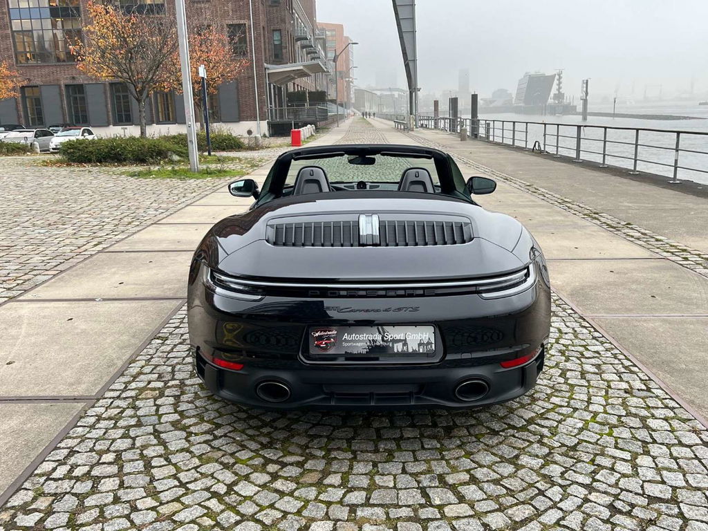 Porsche 992 Carrera 4 GTS