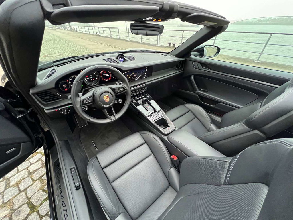 Porsche 992 Carrera 4 GTS