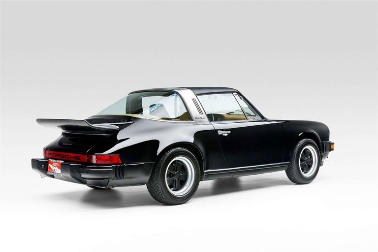 Porsche 911 Carrera (US)