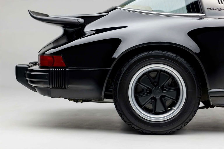 Porsche 911 Carrera (US)