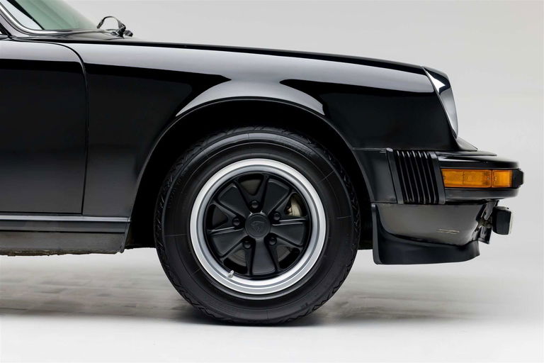 Porsche 911 Carrera (US)